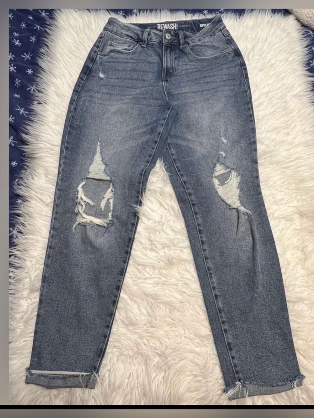 Rewash Boyfriend Jeans in Washed light blue with Distressed Knees